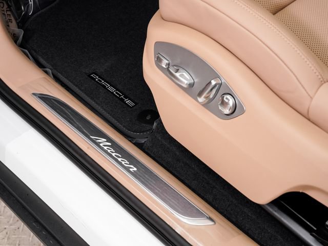 Certified 2026 Porsche Macan AWD/4WD image 11