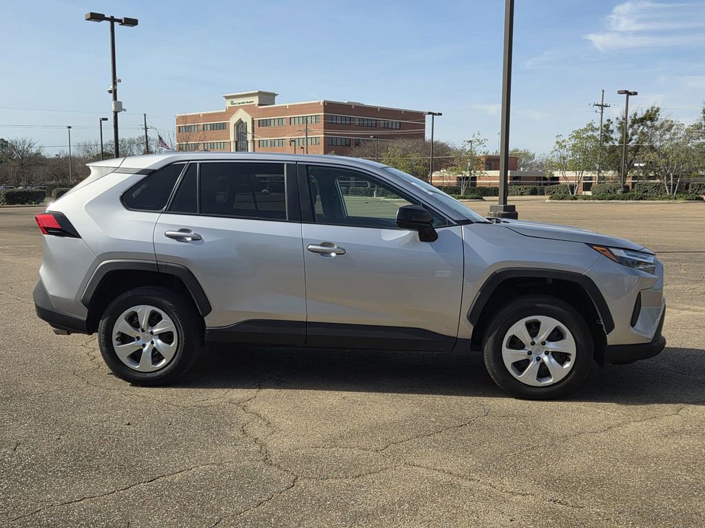 Used 2023 Toyota RAV4 LE image 3