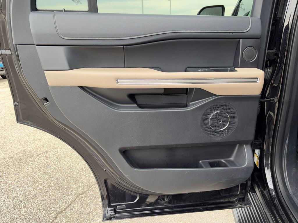 Used 2024 Ford Expedition Limited image 27