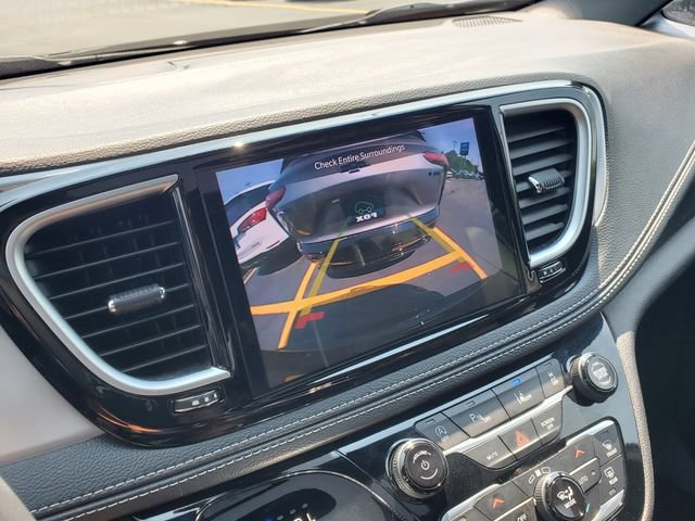 Used 2025 Chrysler Pacifica Limited FWD image 37