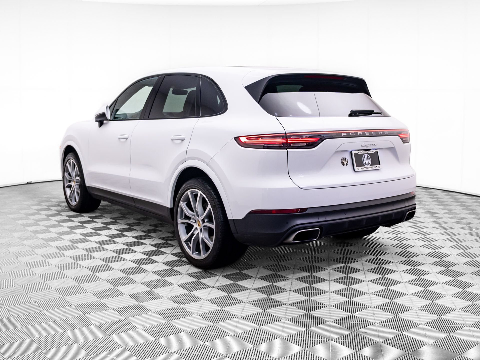 Certified 2023 Porsche Cayenne AWD/4WD image 3