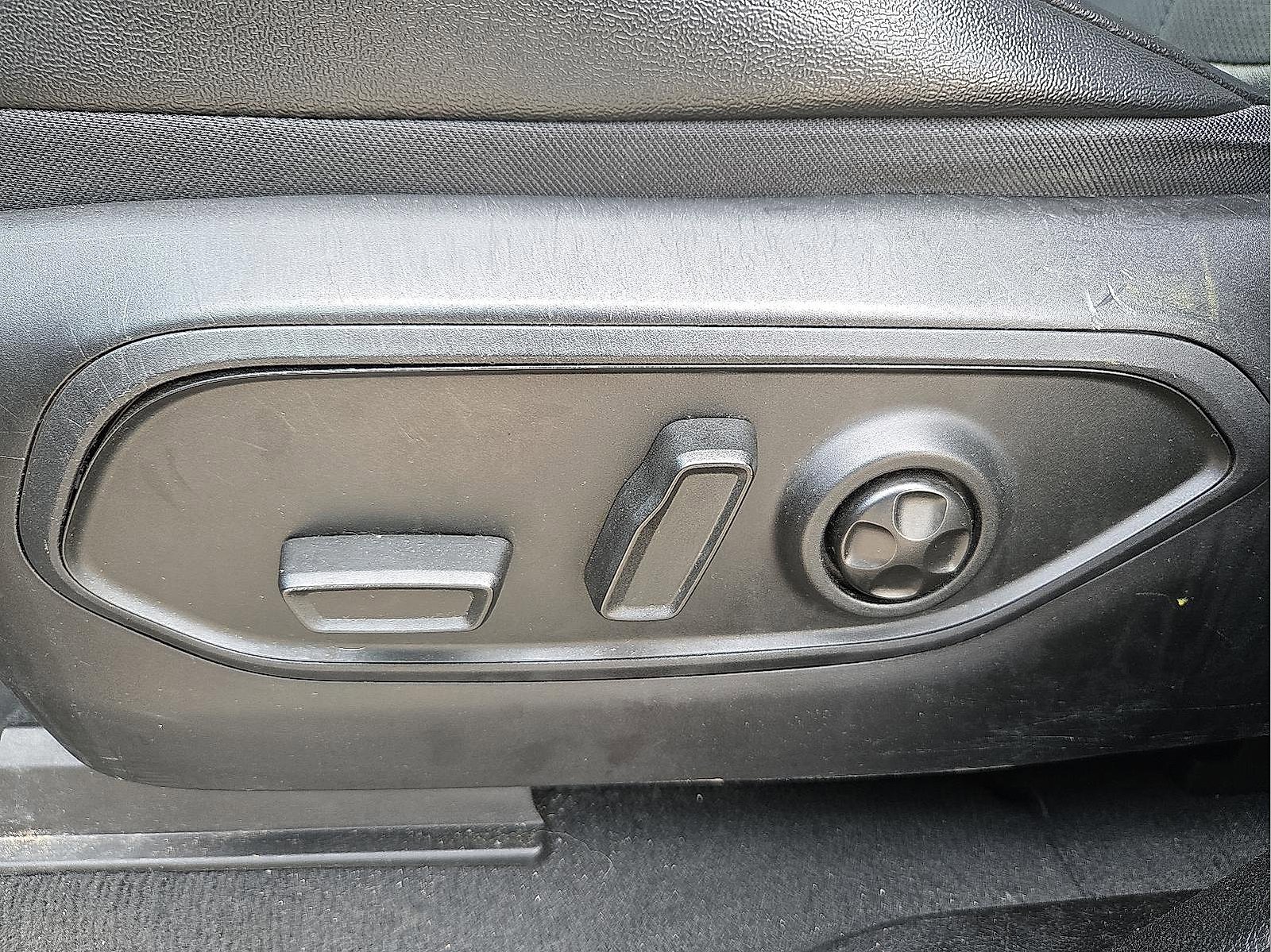 Used 2024 Jeep Grand Cherokee L Laredo image 16