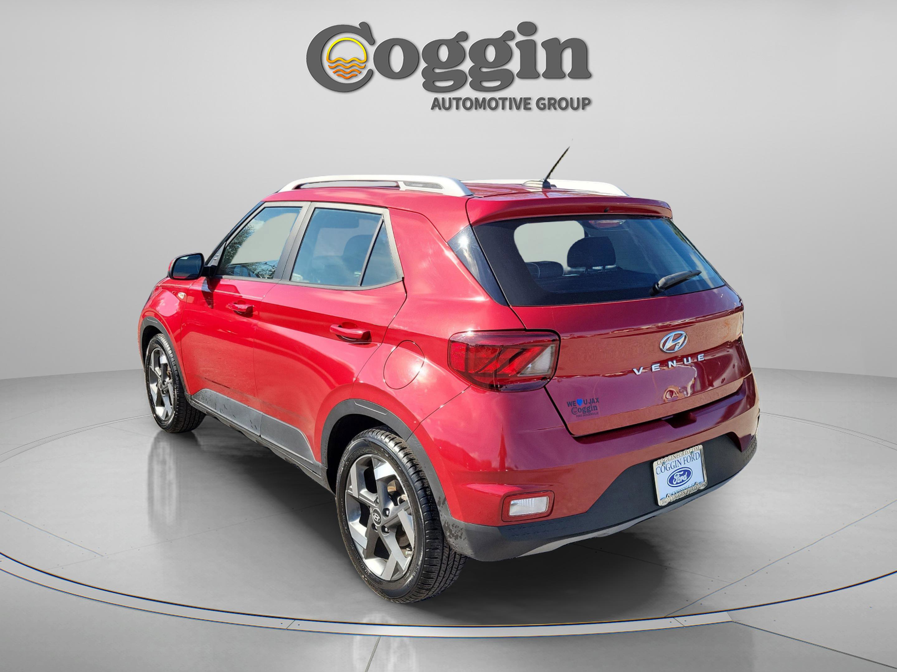 Used 2023 Hyundai Venue Limited image 3