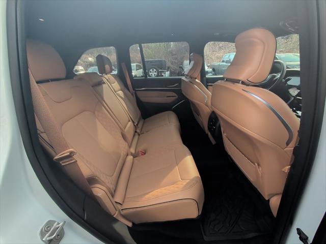 Certified 2024 Jeep Grand Cherokee Summit AWD/4WD image 15