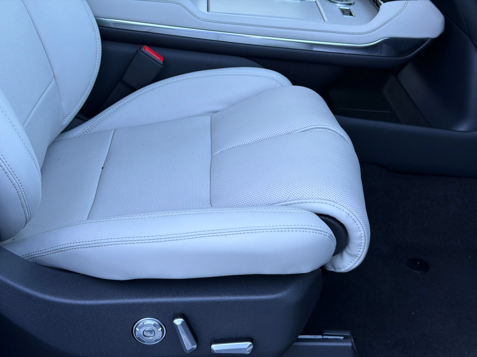 New 2026 Lincoln Navigator L Reserve AWD/4WD image 13