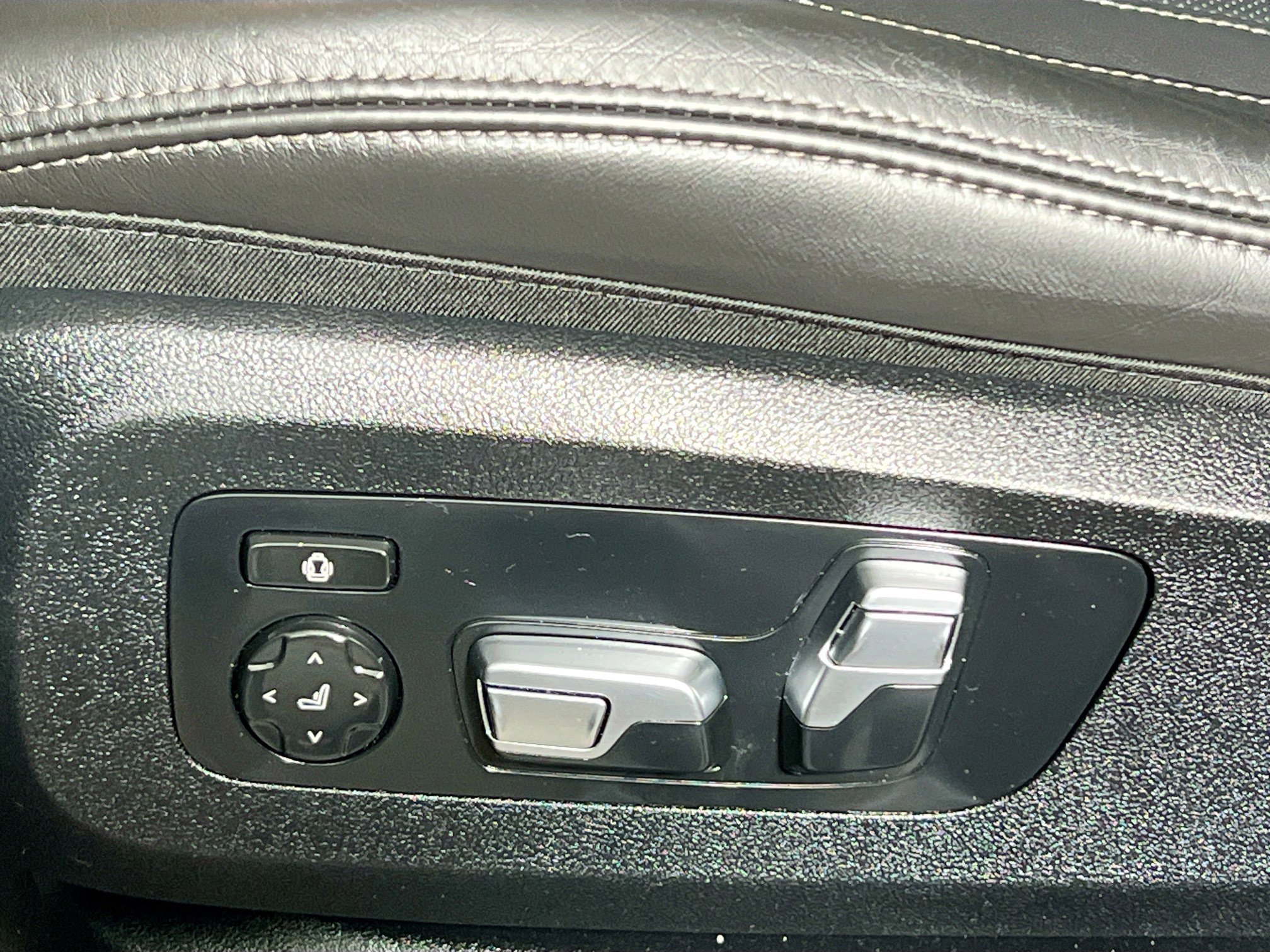 Used 2025 BMW X7 xDrive40i image 15