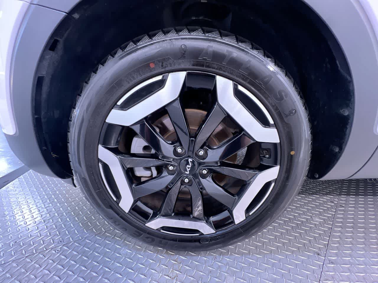 Used 2025 Kia Telluride S FWD image 10