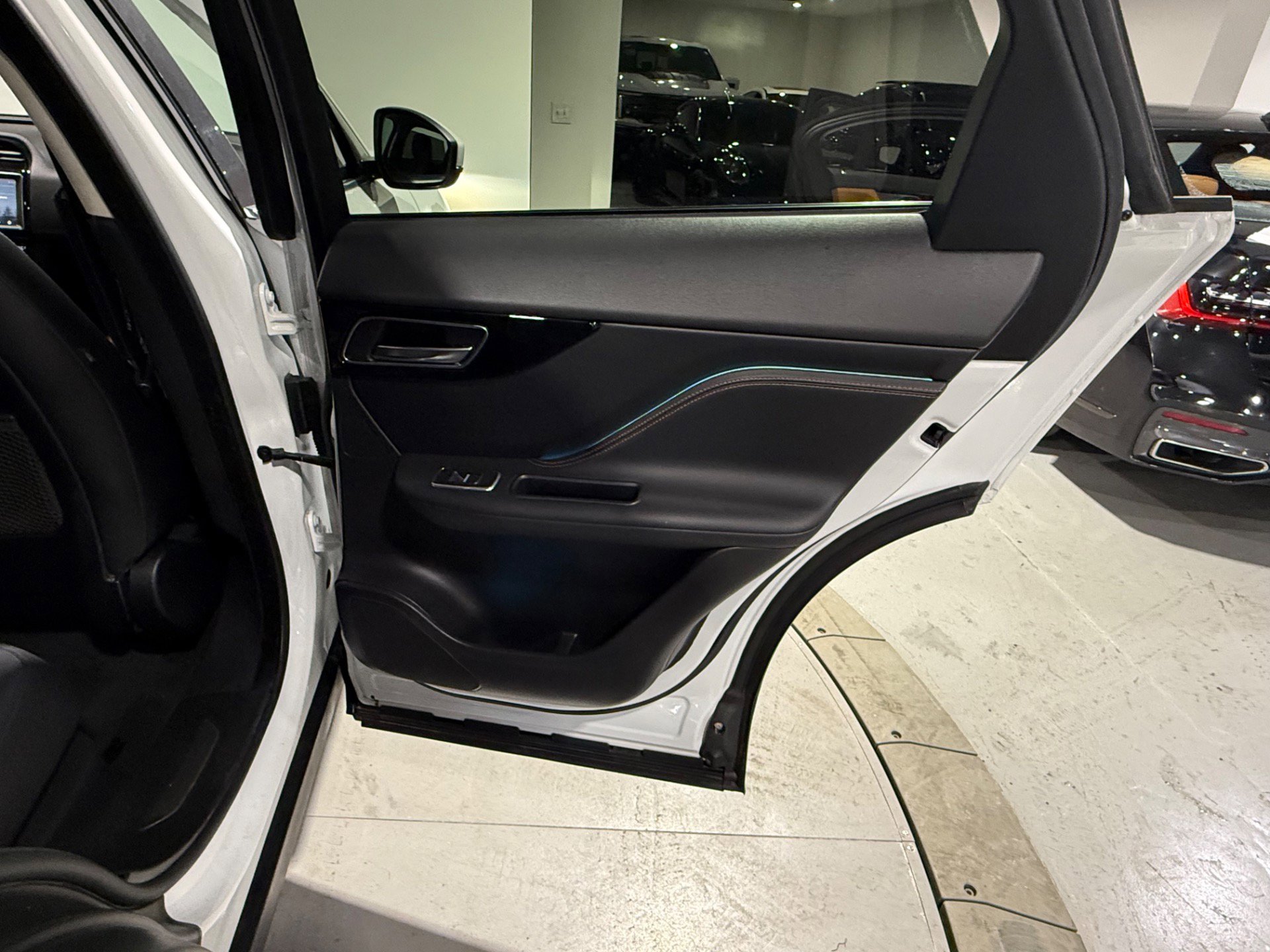 Used 2019 Jaguar F-PACE Prestige image 41