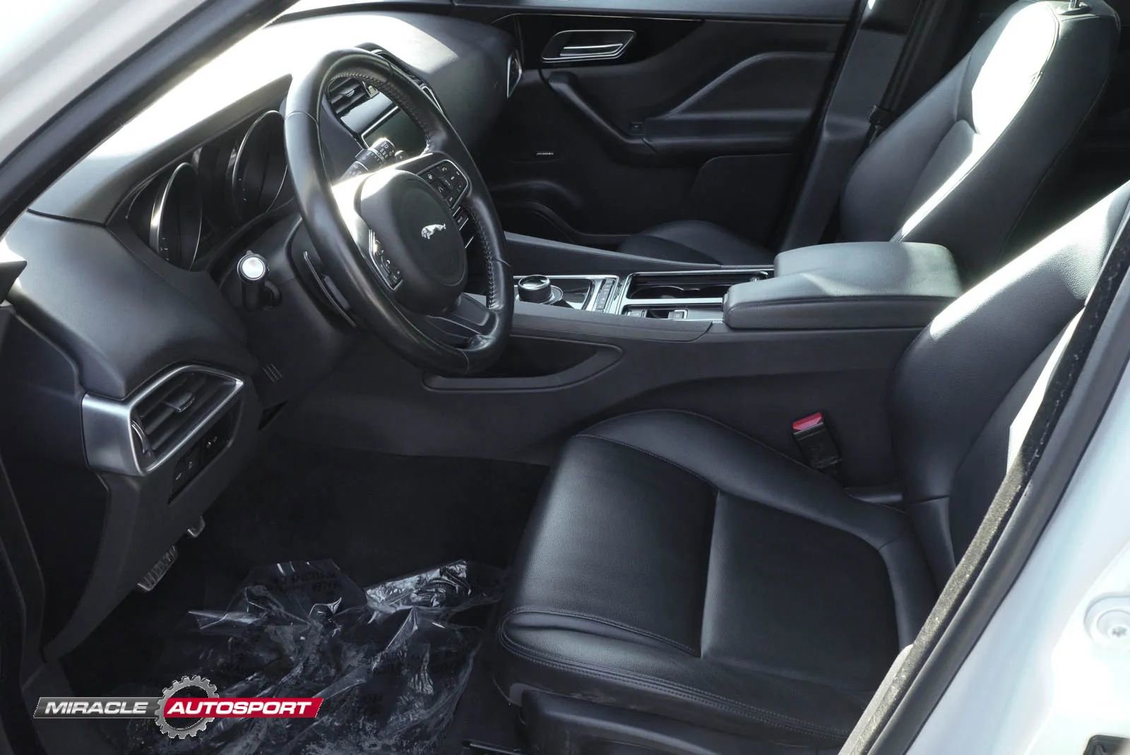 Used 2019 Jaguar F-PACE Premium image 17