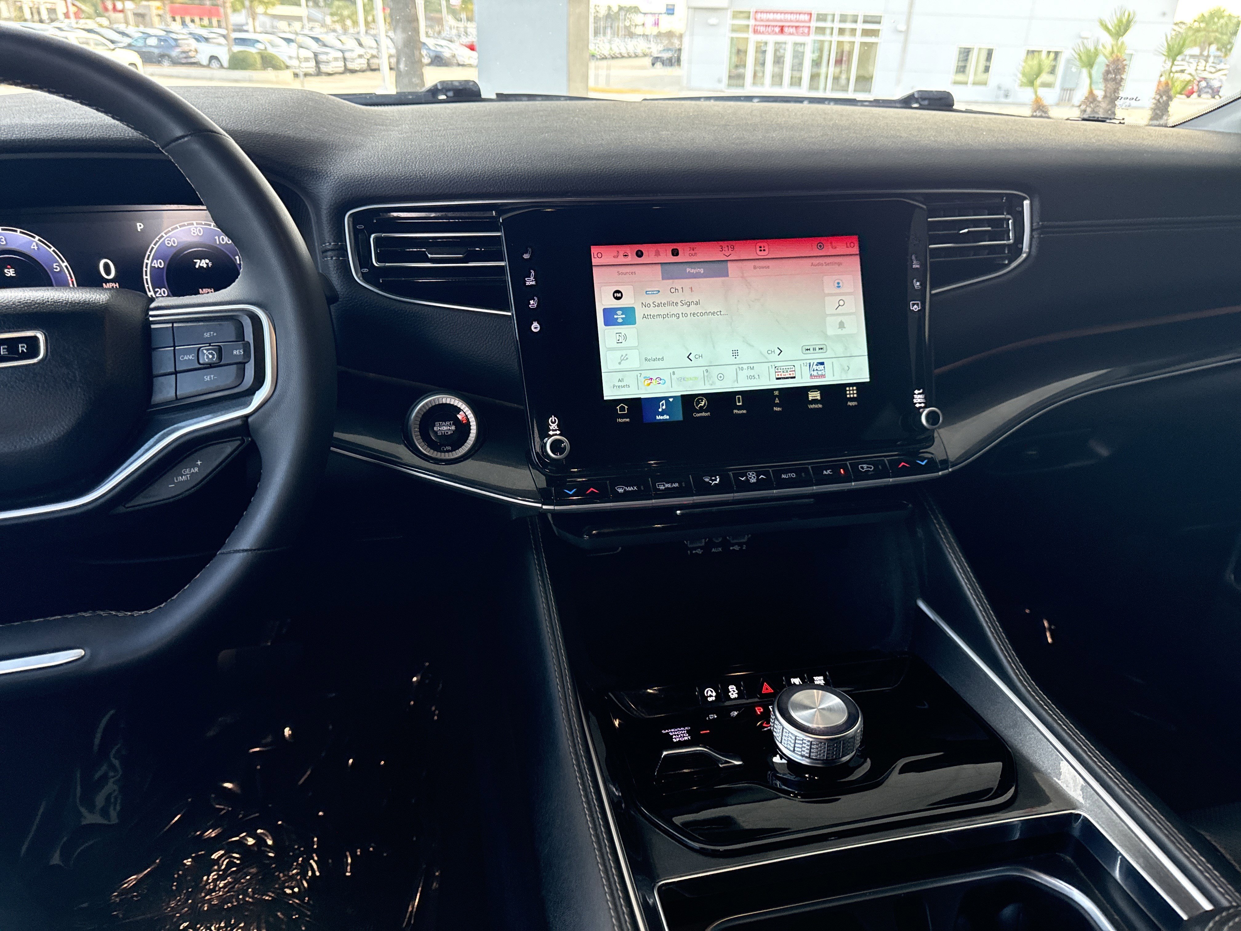 Used 2024 Jeep Wagoneer L image 31