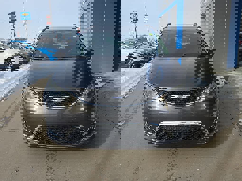 Used 2018 Chrysler Pacifica Touring-L Plus w/ Advanced Safetytec Group image 3