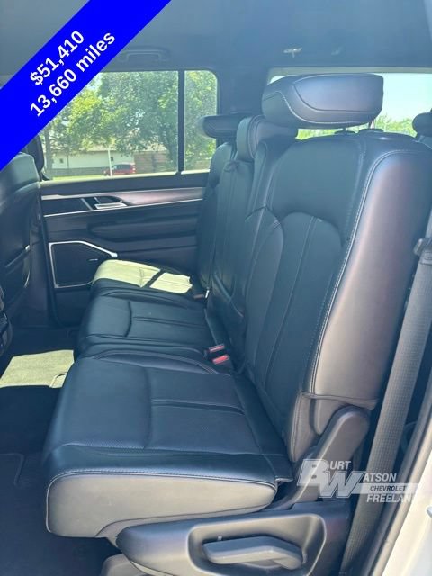 Used 2025 Jeep Wagoneer L Series II w/ 8-pass Seating Package AWD/4WD image 27