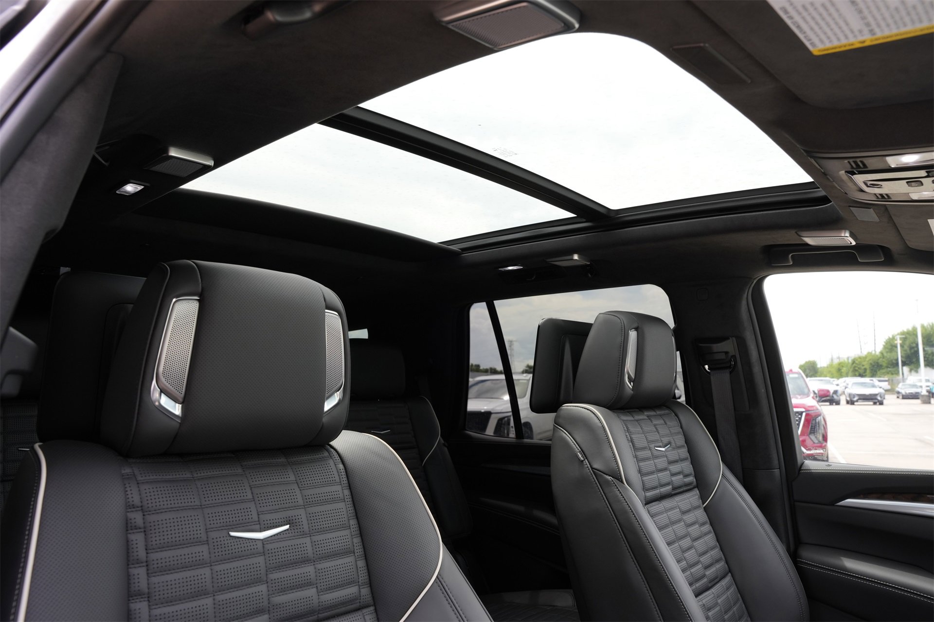 New 2025 Cadillac Escalade Sport Platinum w/ LPO, ONYX Package image 26