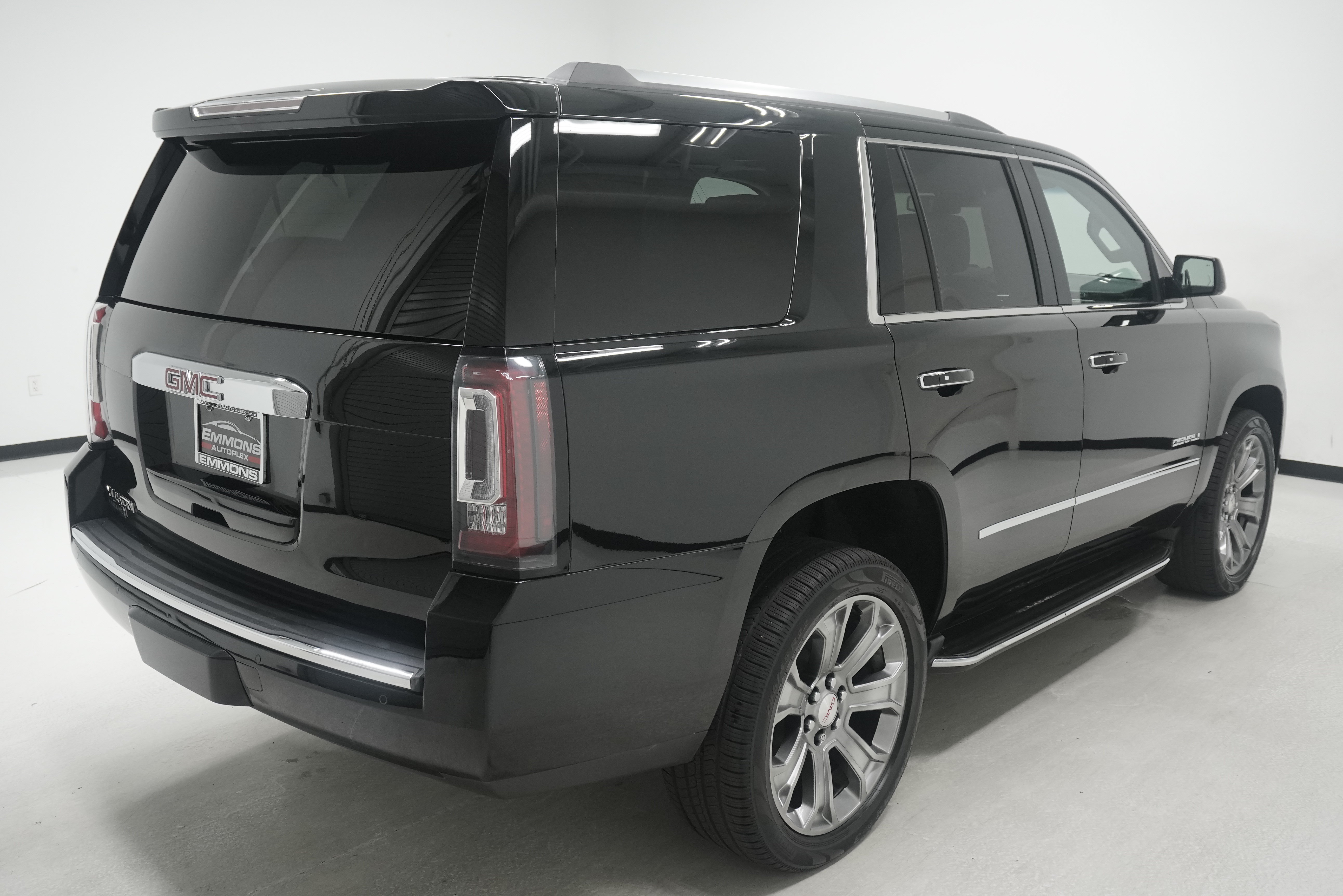 Used 2017 GMC Yukon Denali w/ Open Road Package AWD/4WD image 4