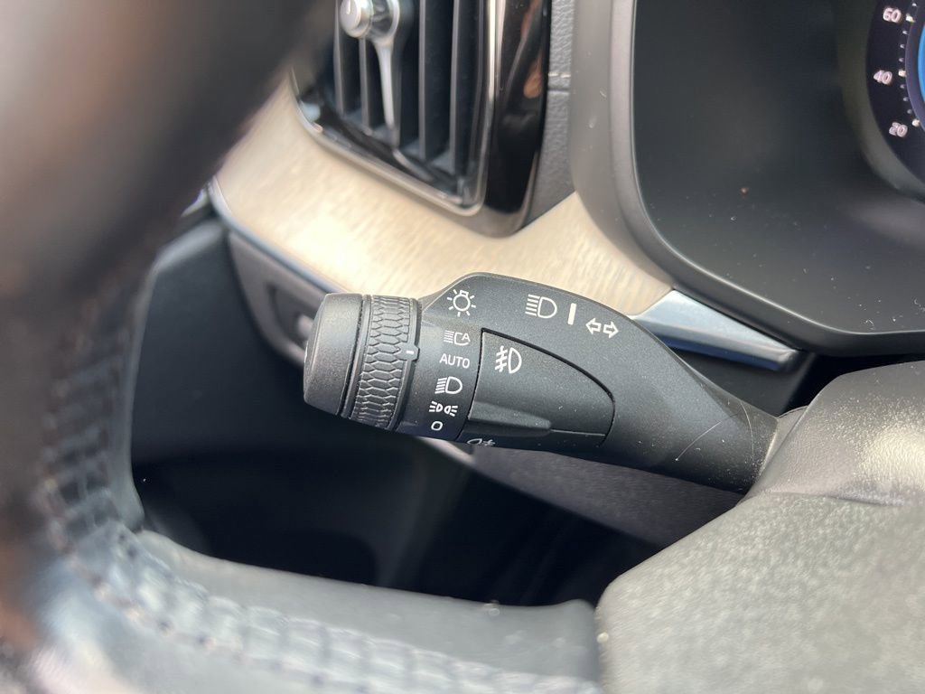 Used 2022 Volvo XC60 T8 Inscription image 16