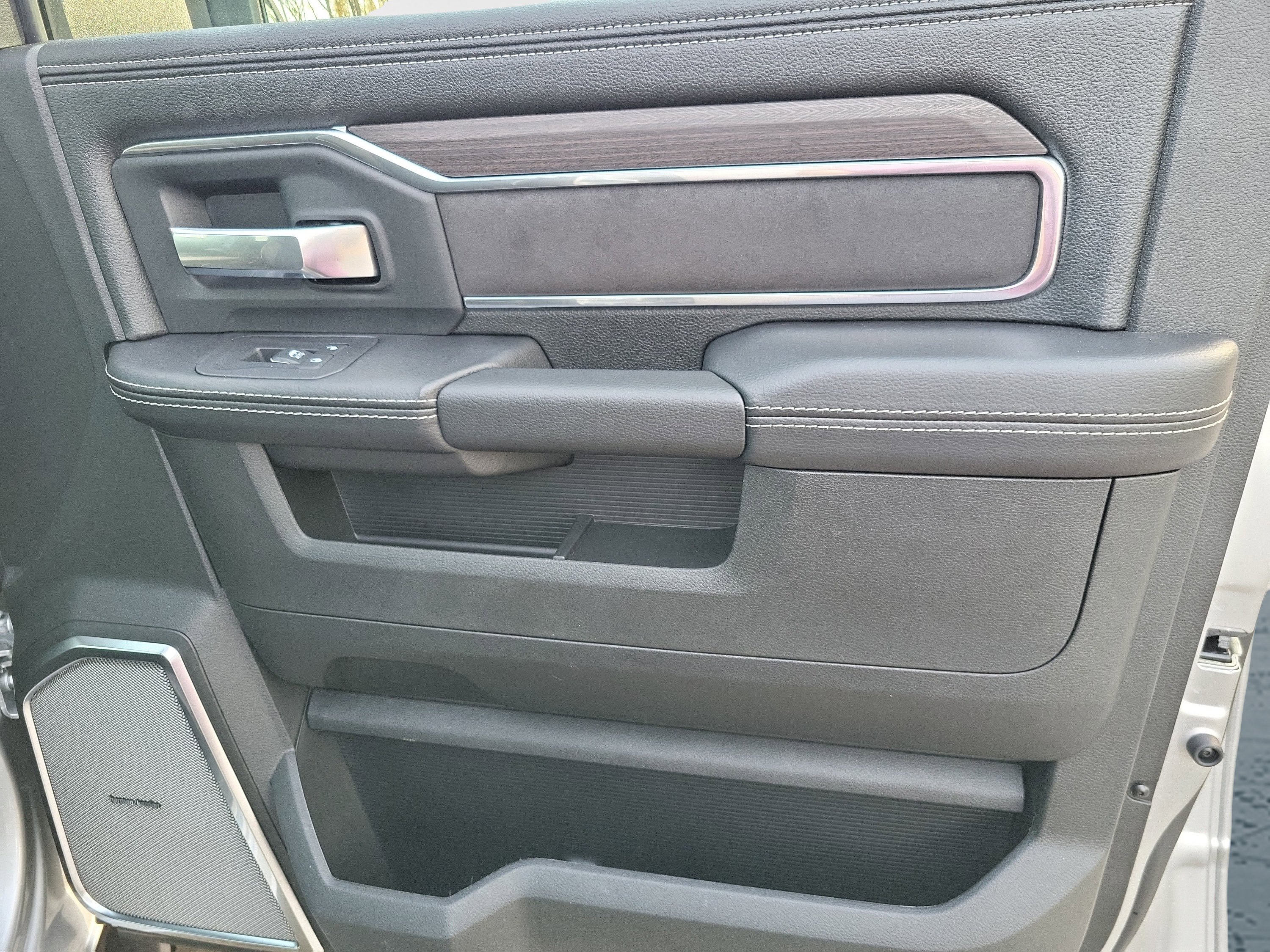 New 2026 RAM 2500 Laramie AWD/4WD image 23