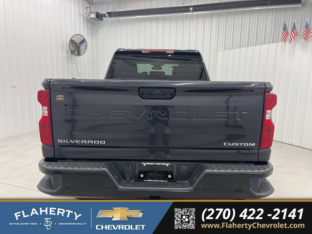 Used 2024 Chevrolet Silverado 2500 Custom w/ Custom Value Package image 4