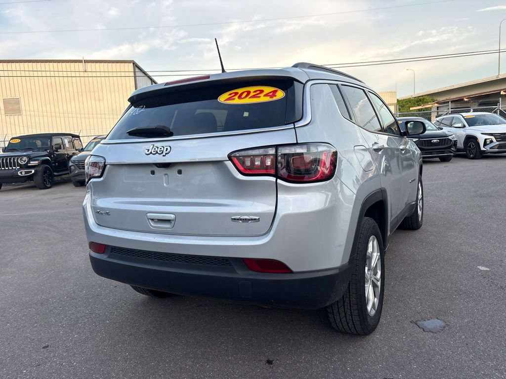 Used 2024 Jeep Compass Latitude AWD/4WD image 3