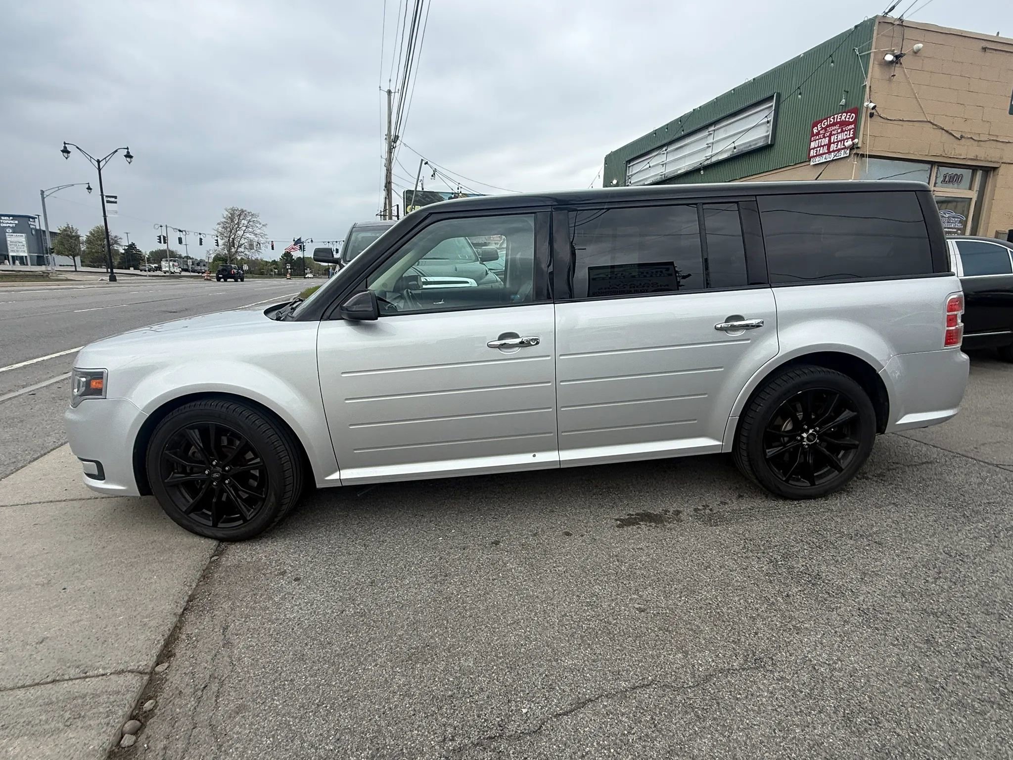 Used 2017 Ford Flex Limited w/ Limited Appearance Package AWD/4WD image 8