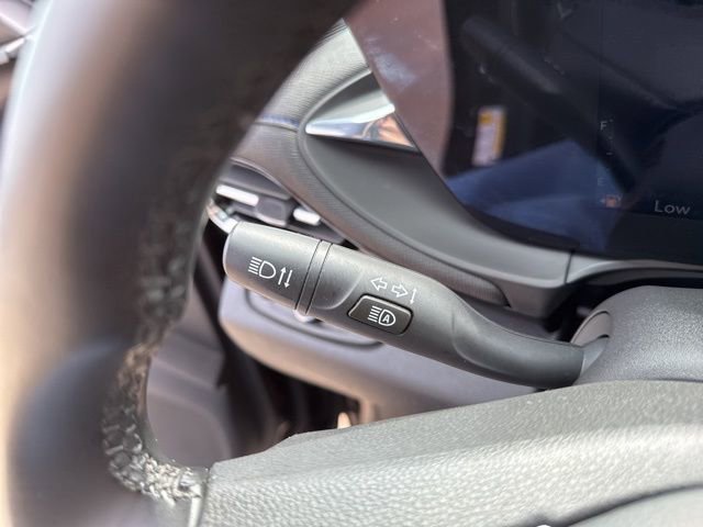 Used 2025 Buick Envista Sport Touring image 21