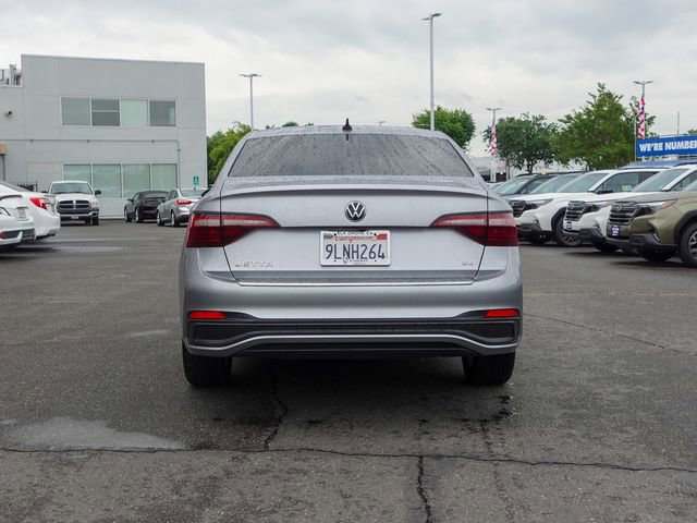 Used 2024 Volkswagen Jetta SE w/ Panoramic Sunroof Package image 7