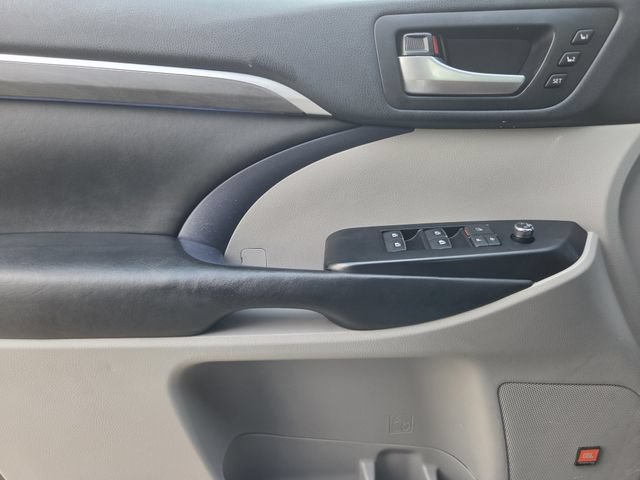 Used 2019 Toyota Highlander Limited AWD/4WD image 19