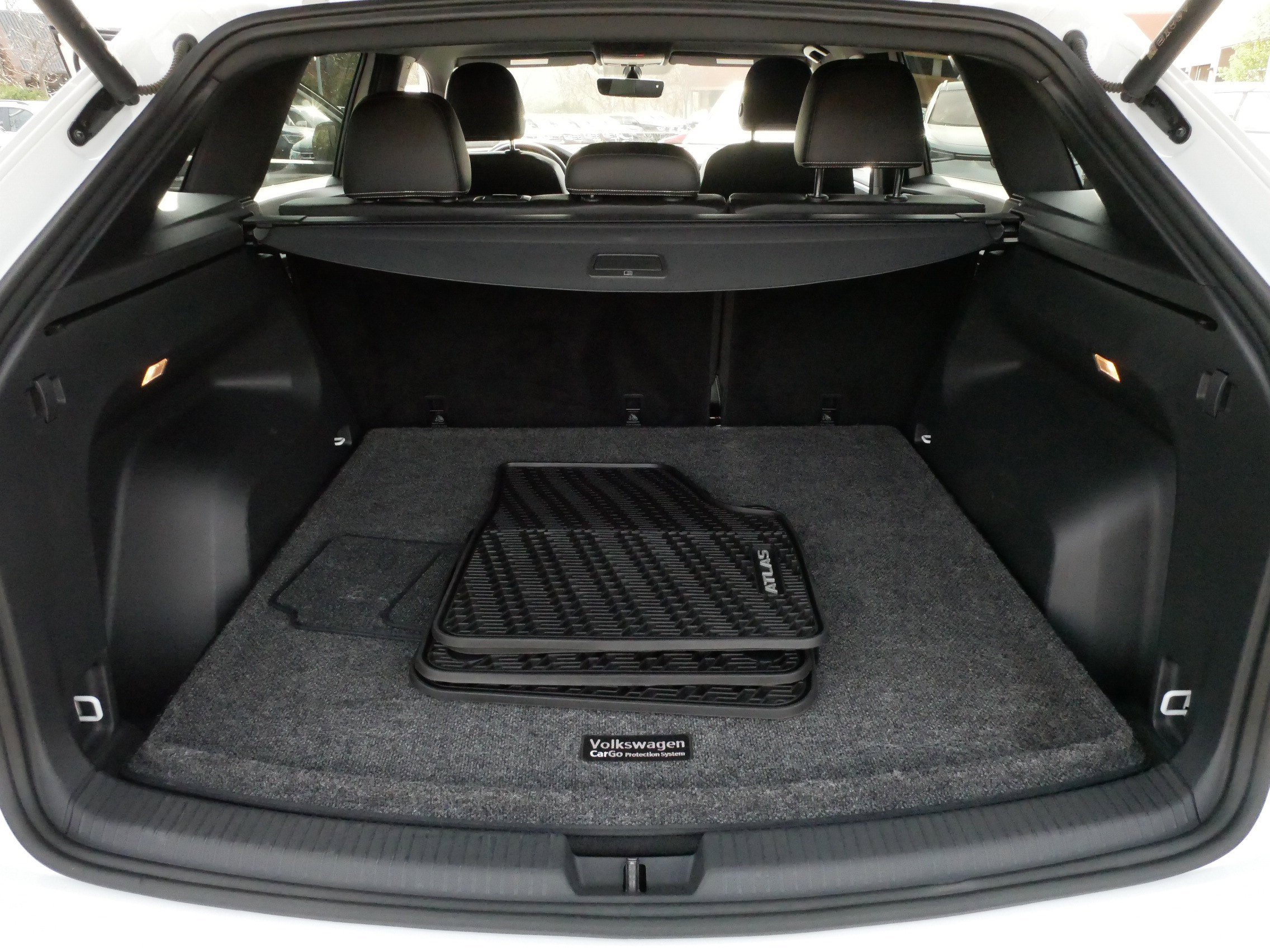 Certified 2023 Volkswagen Atlas Cross Sport SE AWD/4WD image 18