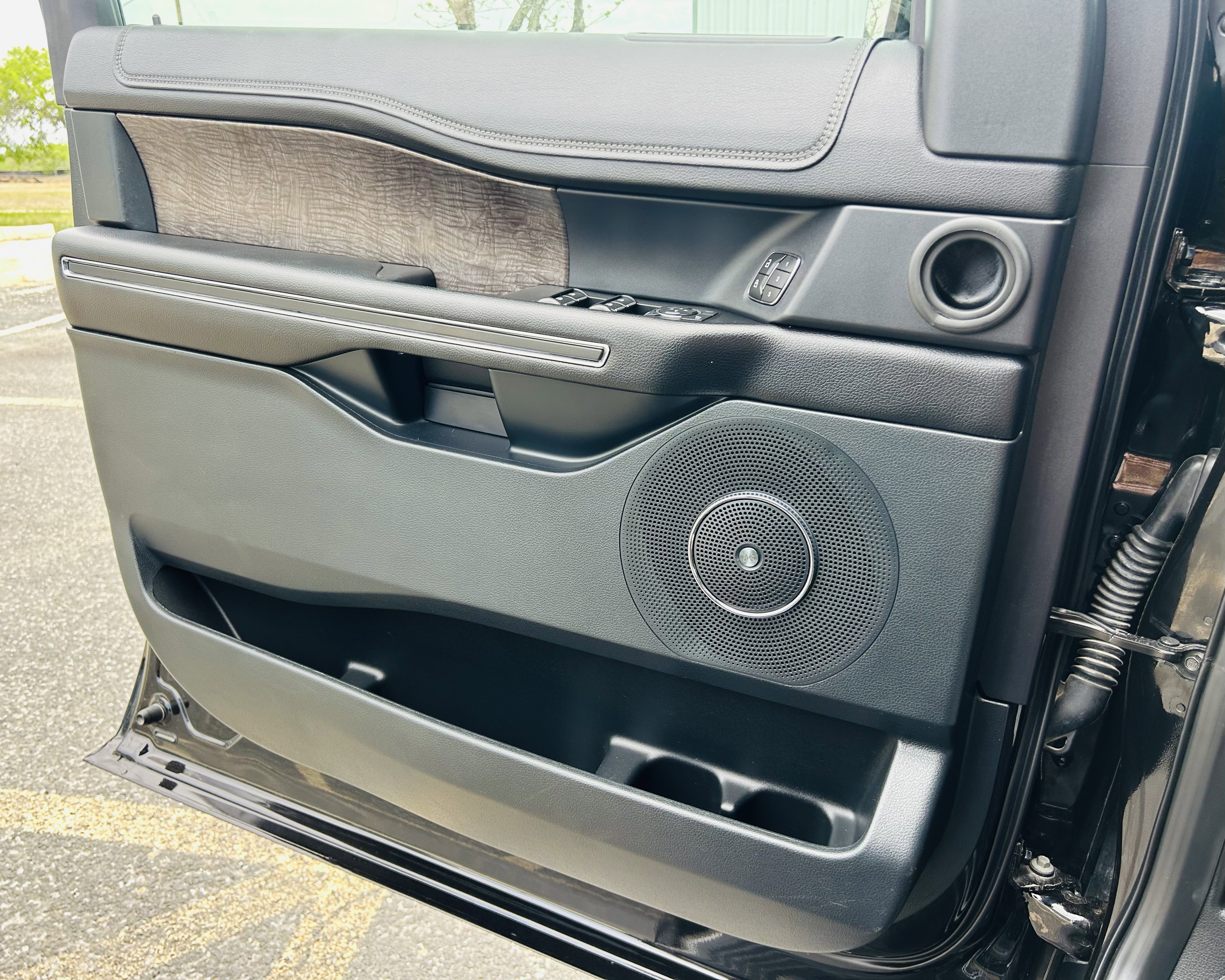 Used 2021 Ford Expedition Limited image 22