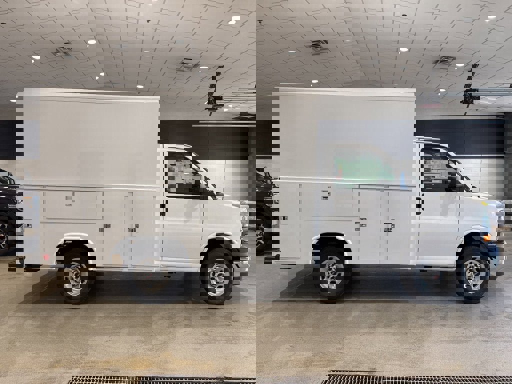 New 2025 GMC Savana 3500 w/ Power Convenience Package image 5