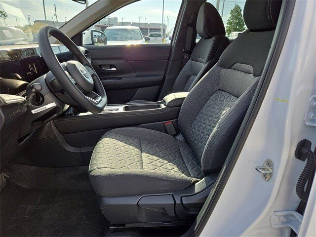 New 2025 Nissan Kicks SV w/ SV Premium Package image 10