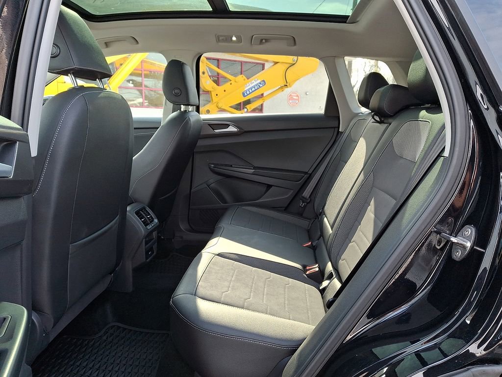 Certified 2025 Volkswagen Taos SE AWD/4WD image 10