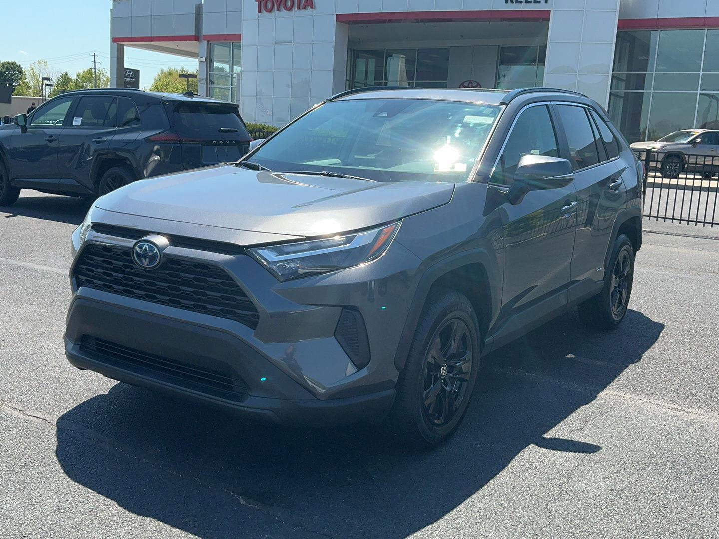 Certified 2022 Toyota RAV4 XLE w/ Convenience Package AWD/4WD image 1