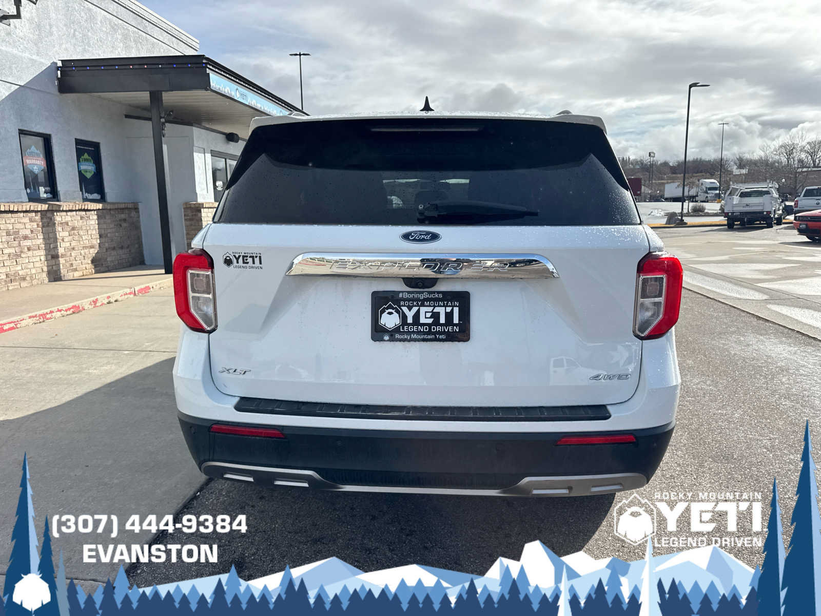Used 2022 Ford Explorer XLT w/ Equipment Group 202A image 4
