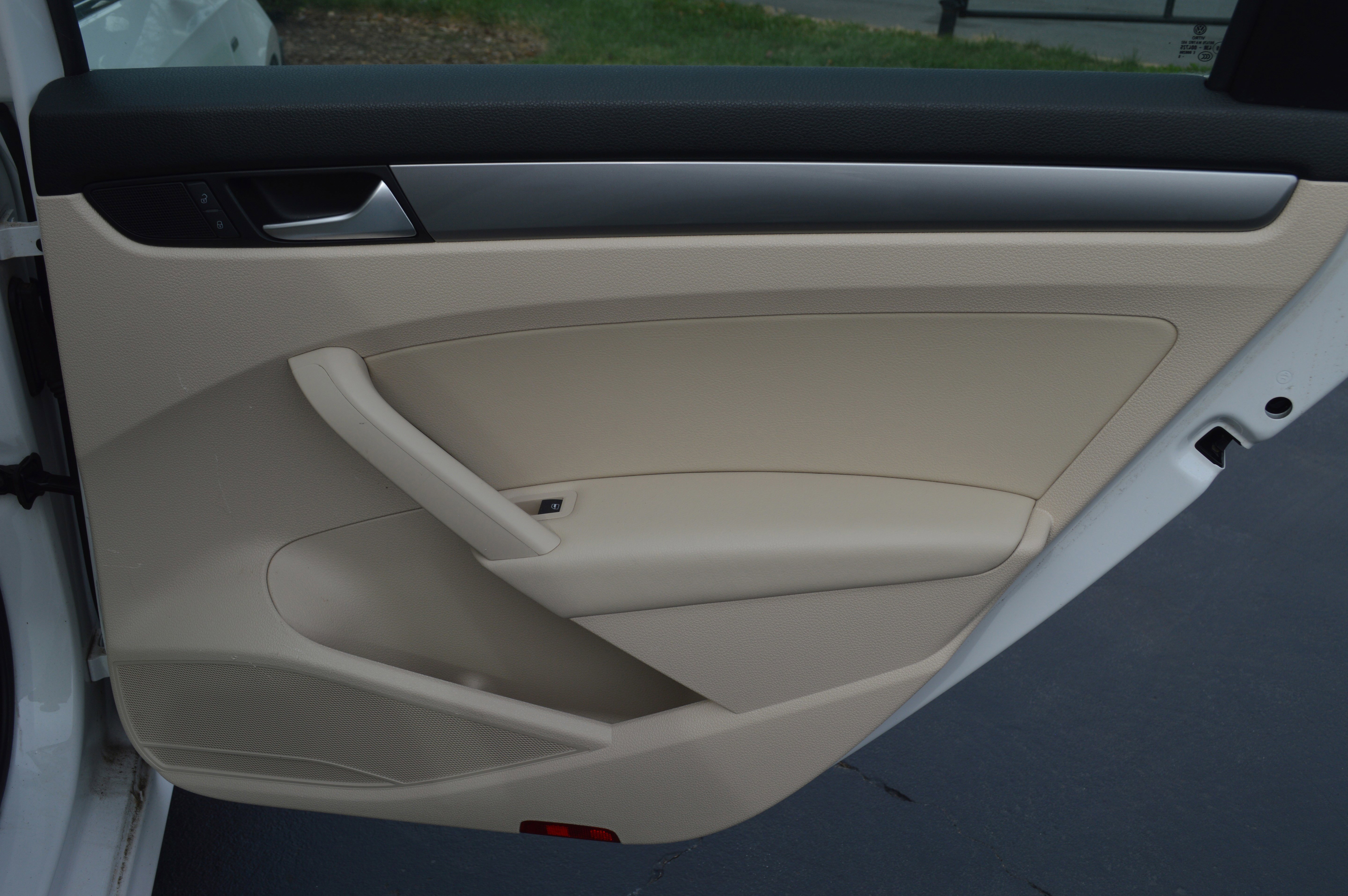 Used 2015 Volkswagen Passat 1.8T Limited Edition image 30