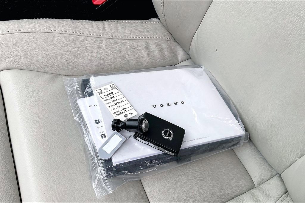 Certified 2023 Volvo XC40 B5 Plus w/ Climate Package image 35