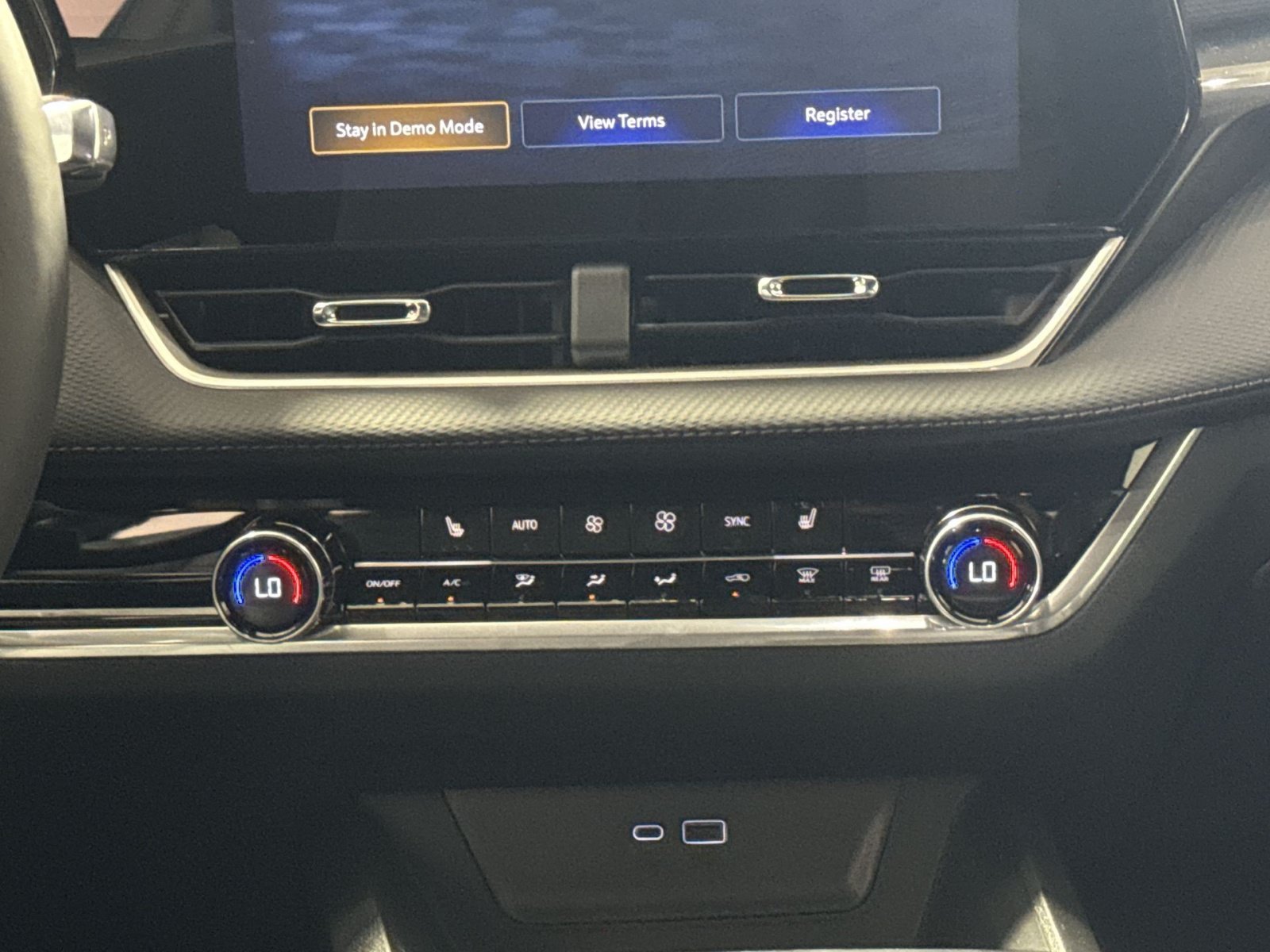 New 2027 Chevrolet Equinox LT w/ Convenience Package II FWD image 22
