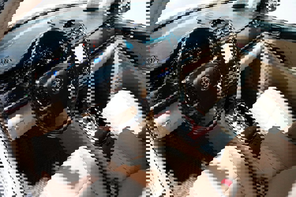 Used 2012 Toyota Camry XLE image 17