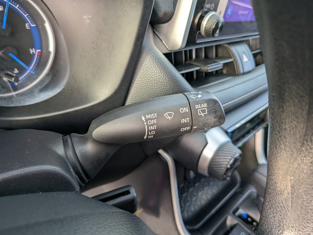 Used 2025 Toyota RAV4 LE AWD/4WD image 31