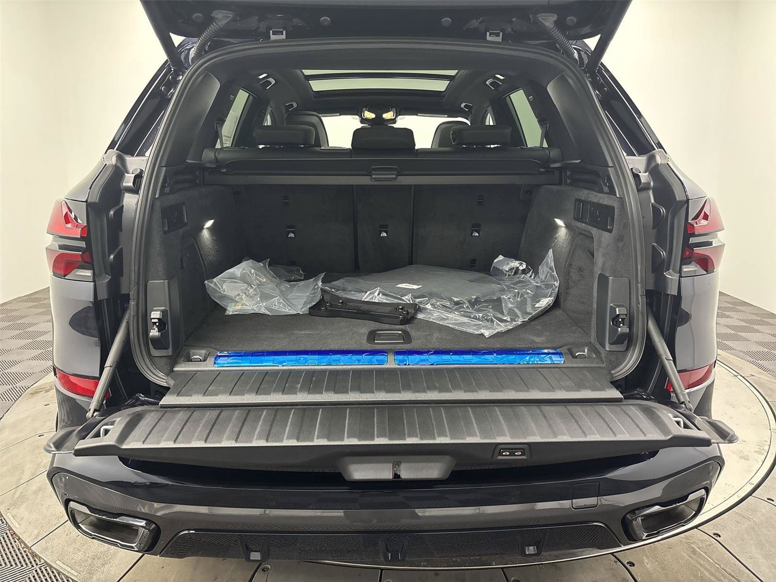 New 2026 BMW X5 xDrive50e w/ M Sport Package AWD/4WD image 21
