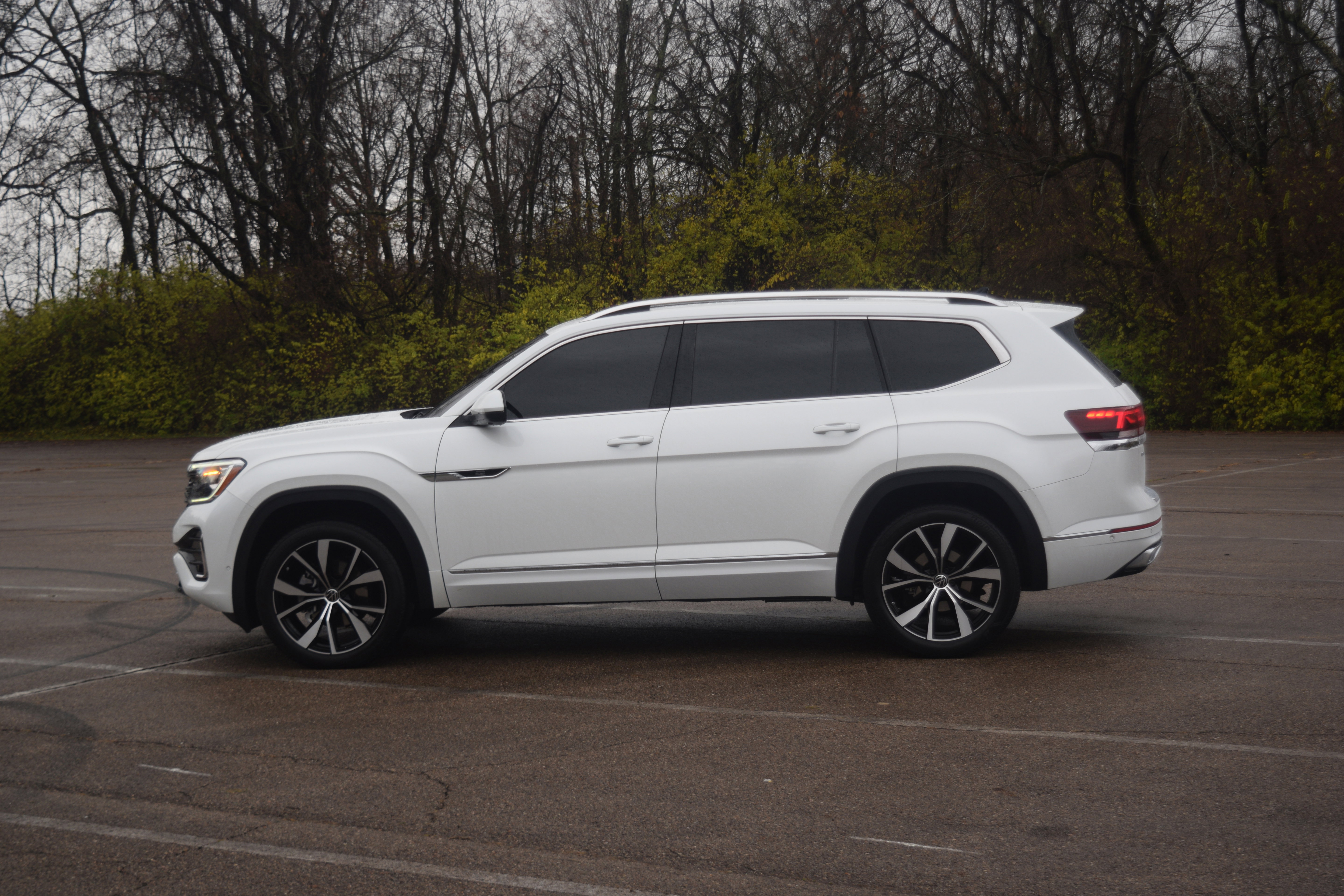 Used 2024 Volkswagen Atlas SEL Premium R-Line image 26