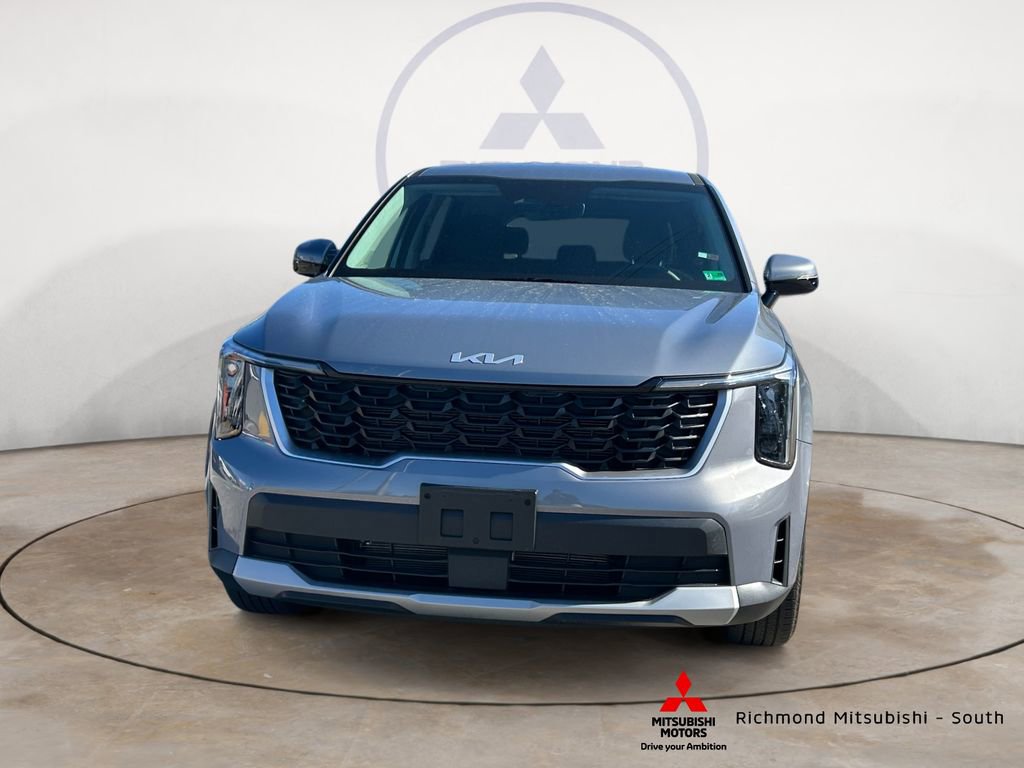 Used 2025 Kia Sorento LX image 8