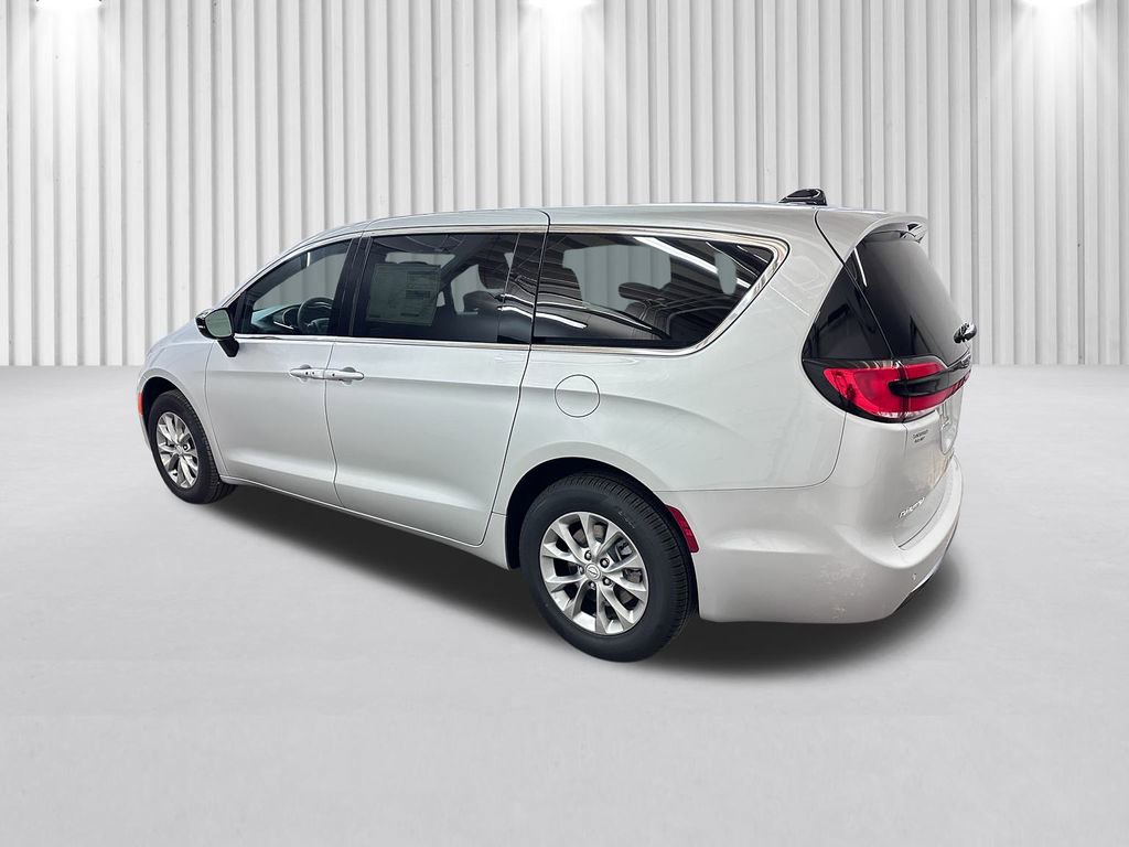 New 2026 Chrysler Pacifica Select AWD/4WD image 7