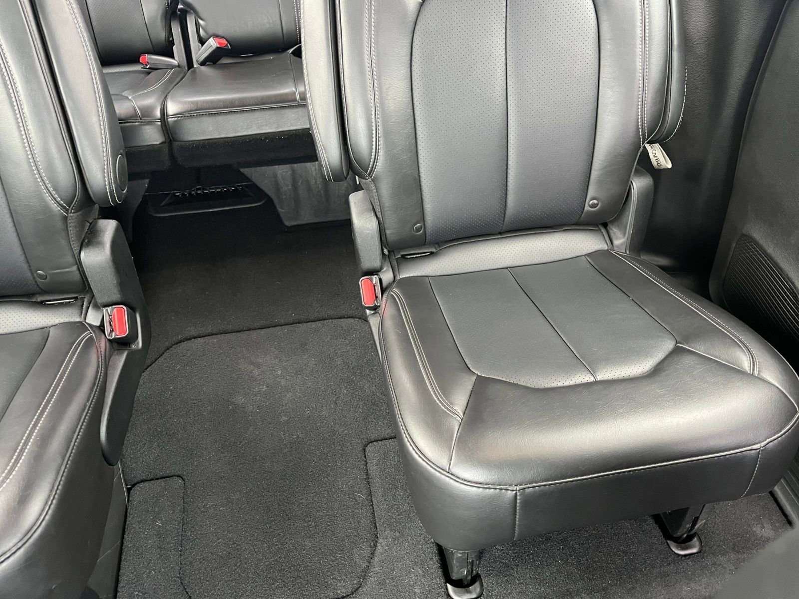 Used 2025 Chrysler Pacifica Select image 40