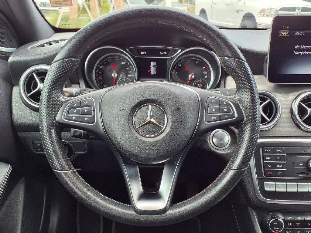 Used 2020 Mercedes-Benz GLA 250 4MATIC image 32