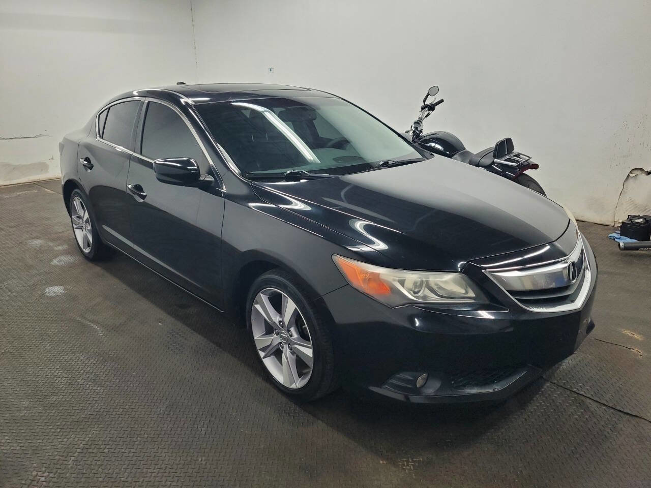 Used 2013 Acura ILX w/ Premium Package image 3