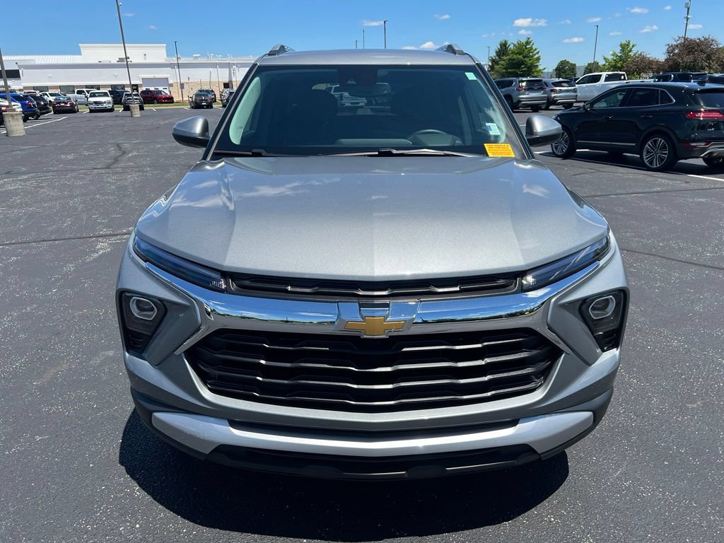 Used 2025 Chevrolet TrailBlazer LT w/ Convenience Package FWD image 5
