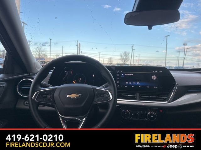 Used 2025 Chevrolet Trax LT w/ LT Convenience Package image 18