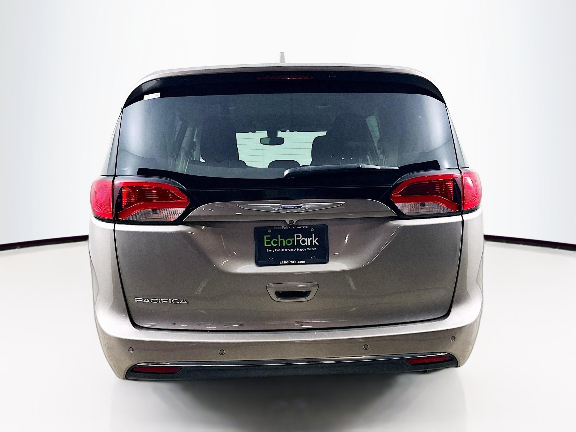 Used 2018 Chrysler Pacifica Touring Plus w/ Tire & Wheel Group FWD image 7