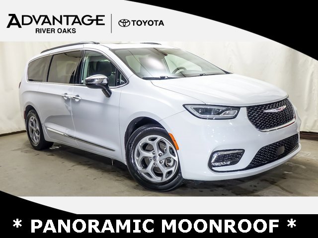 Used 2023 Chrysler Pacifica Limited image 1