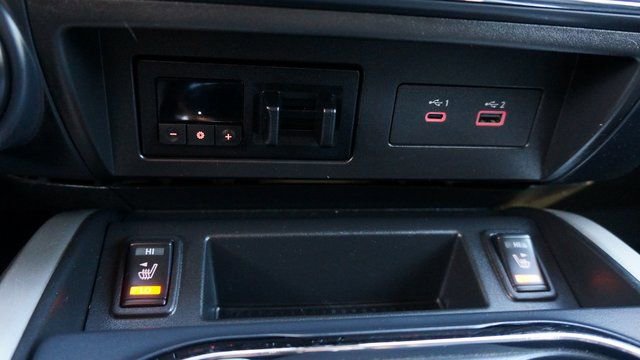 Used 2024 Nissan Titan SV w/ SV Convenience Package image 20